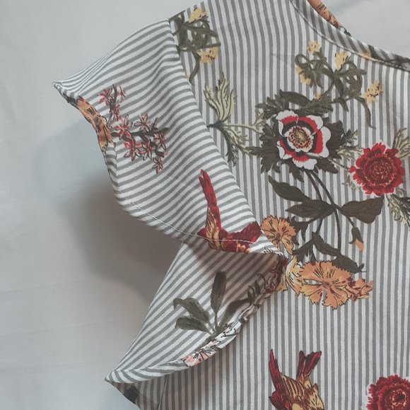 Ruffle sleeve Top/blouse - Picture 4 of 9